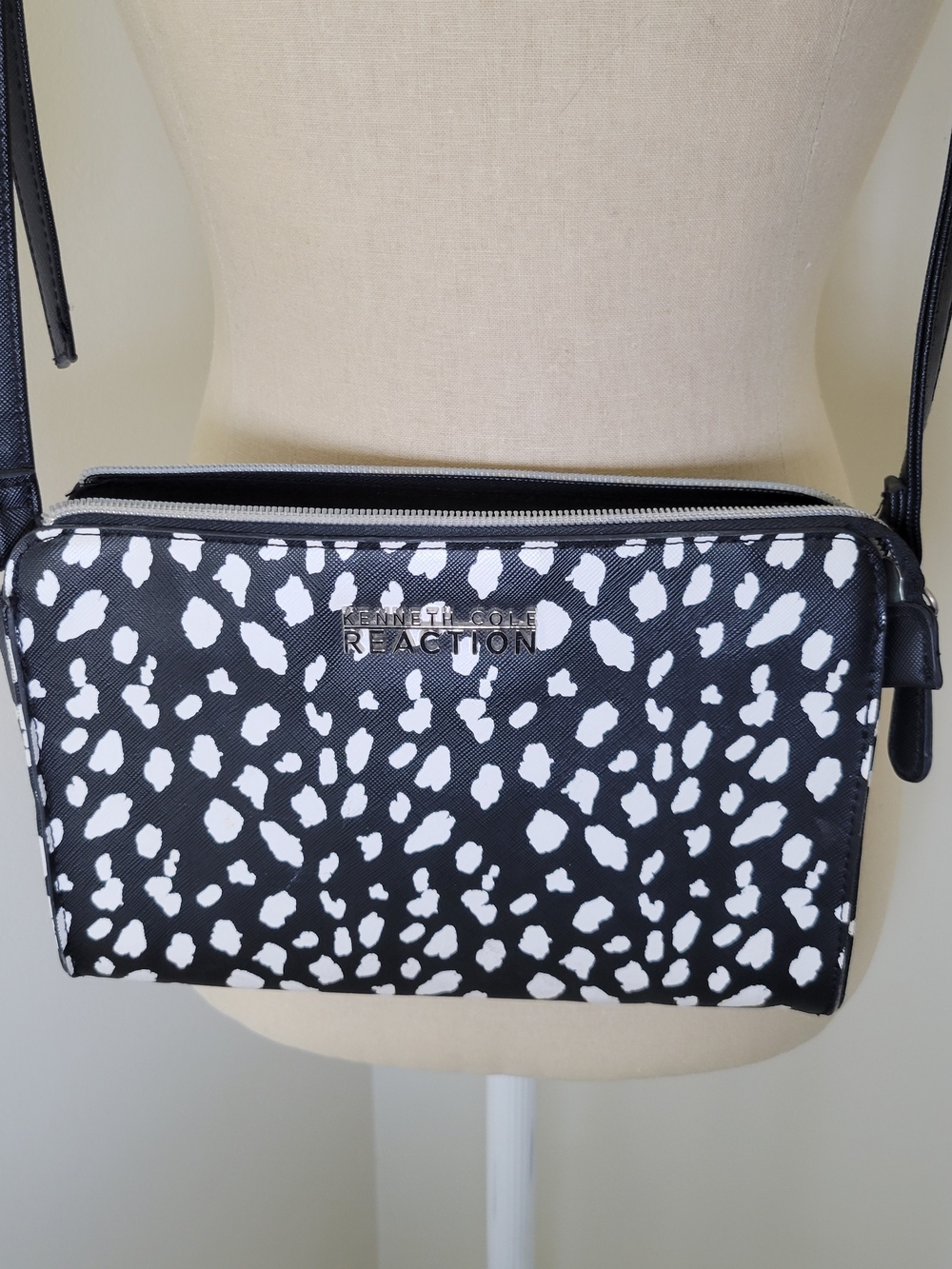 Kenneth Cole Reaction Black and White Dalmatian Print/ Polka Dot Crossbody - Picture 16 of 16